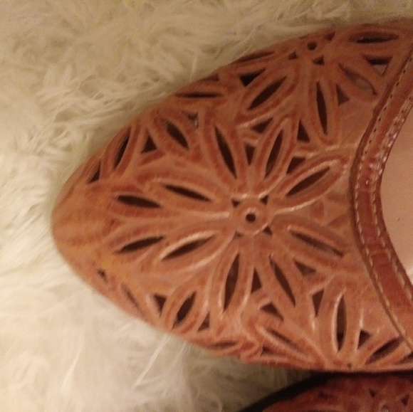 Size 7 Tan Kalli Flats - Picture 2 of 4